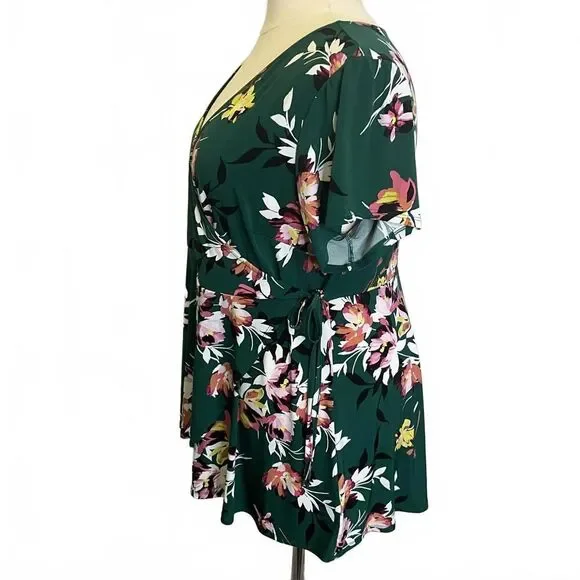 Torrid Women's Size 3, 2XL Green Floral Faux Wrapped Tunic Short Sleeve - Picture 6 of 12